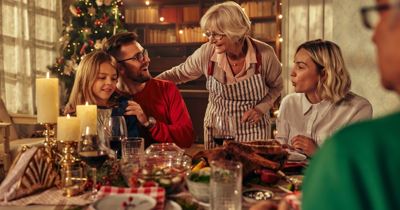 A Natale Sanbittèr invita a brindare con le tradizioni